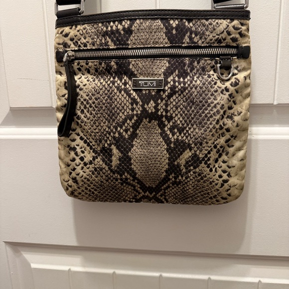 Like New! Tumi Snake Print Crossbody Bag w/zip pockets- Black & Tan. 10”x10” - Picture 2 of 8